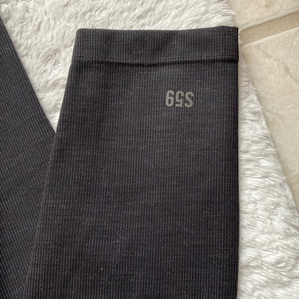 Splits59 Red and Black Leggings with Elastic Waistband - Picture 3 of 9